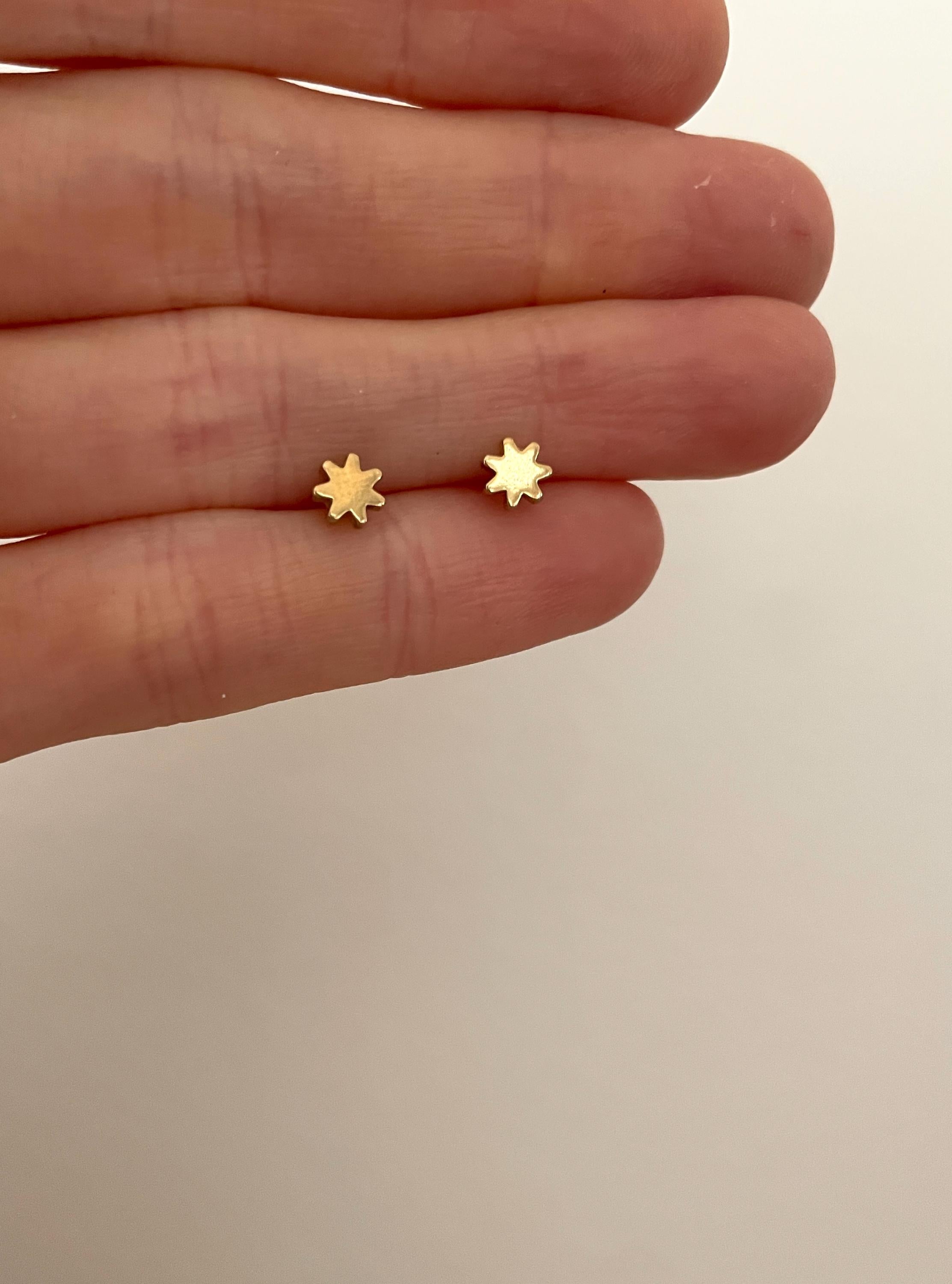 DANI STAR STUDS/simple studs/minimalist studs/simple earrings/flower earrings/ star earrings/ starburst studs/ flower studs