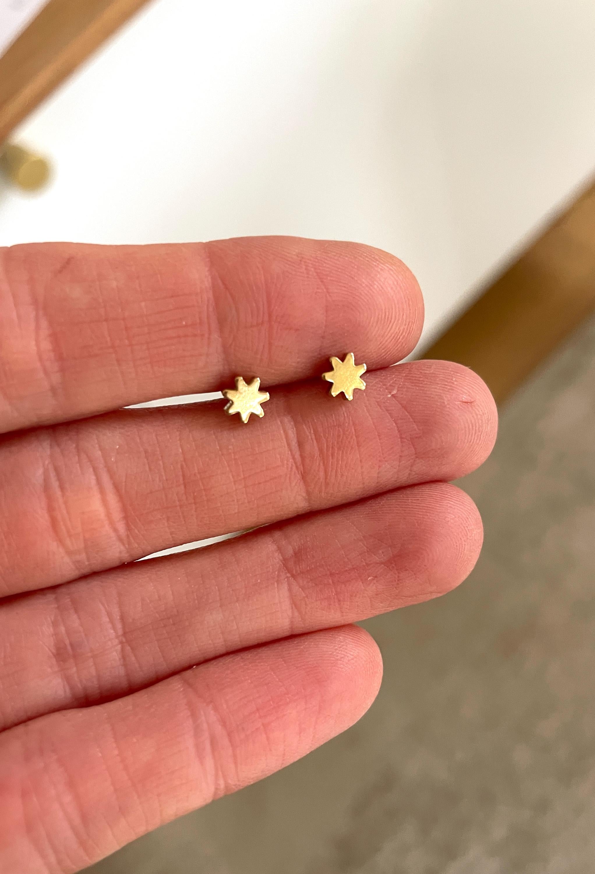 DANI STAR STUDS/simple studs/minimalist studs/simple earrings/flower earrings/ star earrings/ starburst studs/ flower studs