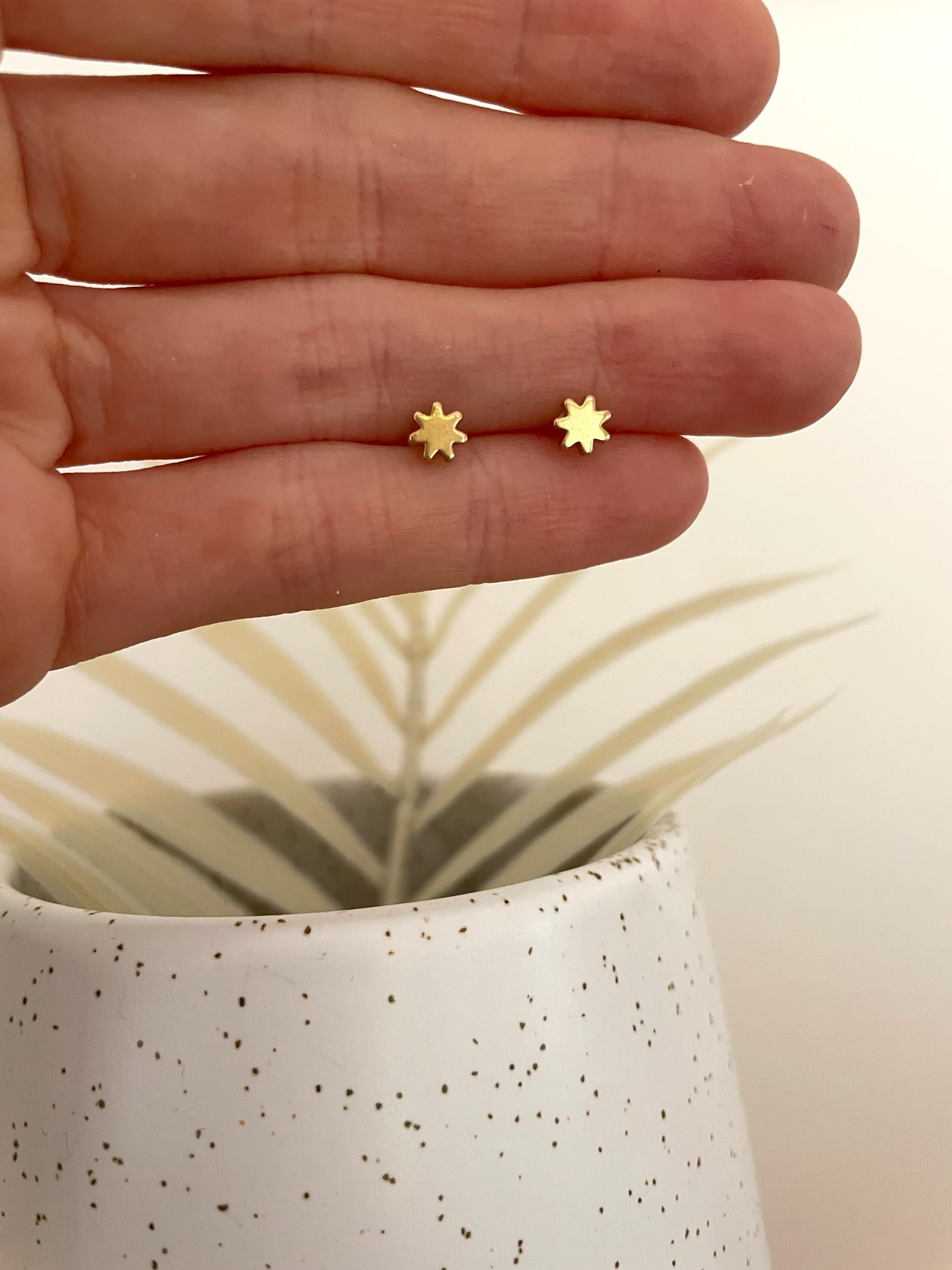 DANI STAR STUDS/simple studs/minimalist studs/simple earrings/flower earrings/ star earrings/ starburst studs/ flower studs