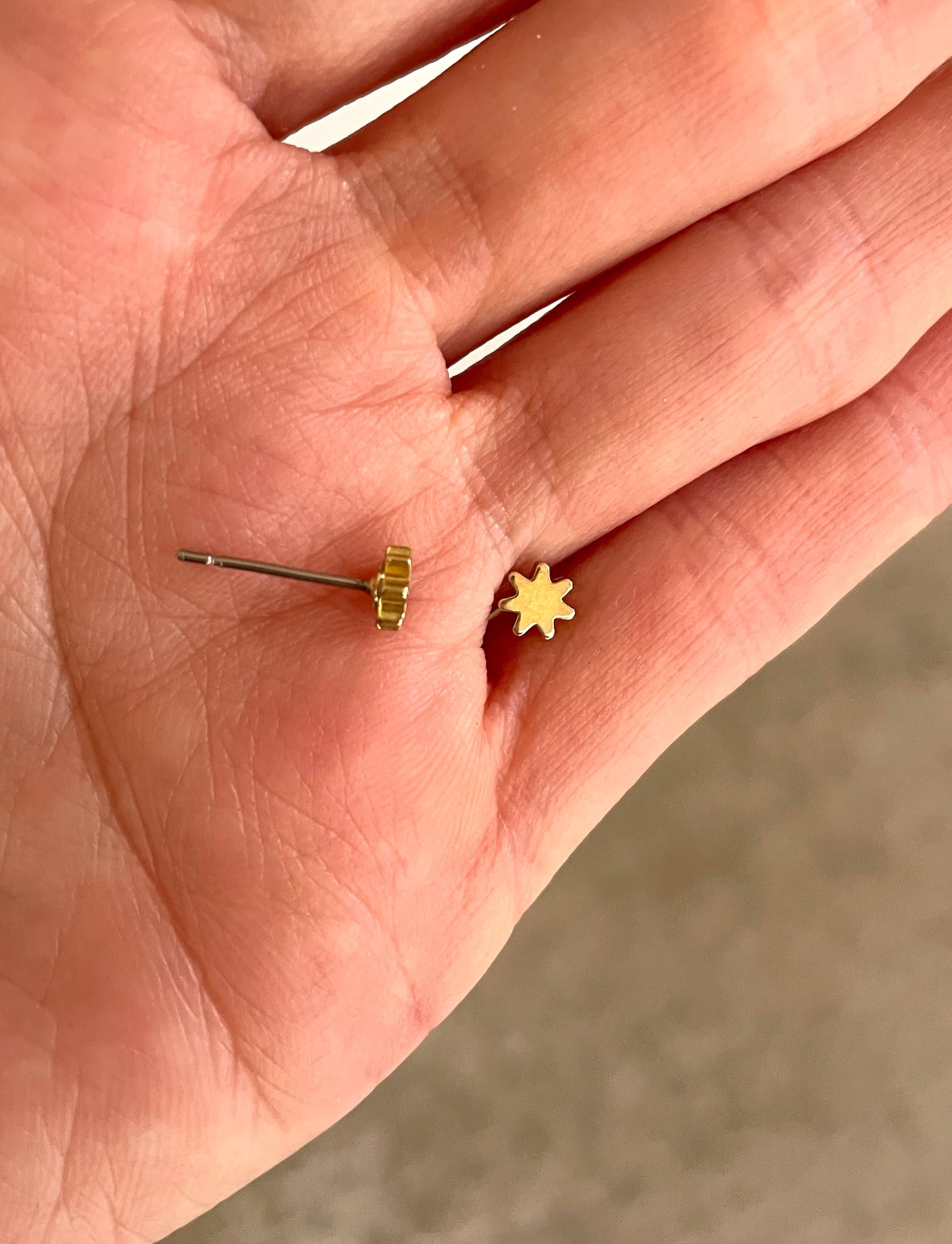 DANI STAR STUDS/simple studs/minimalist studs/simple earrings/flower earrings/ star earrings/ starburst studs/ flower studs