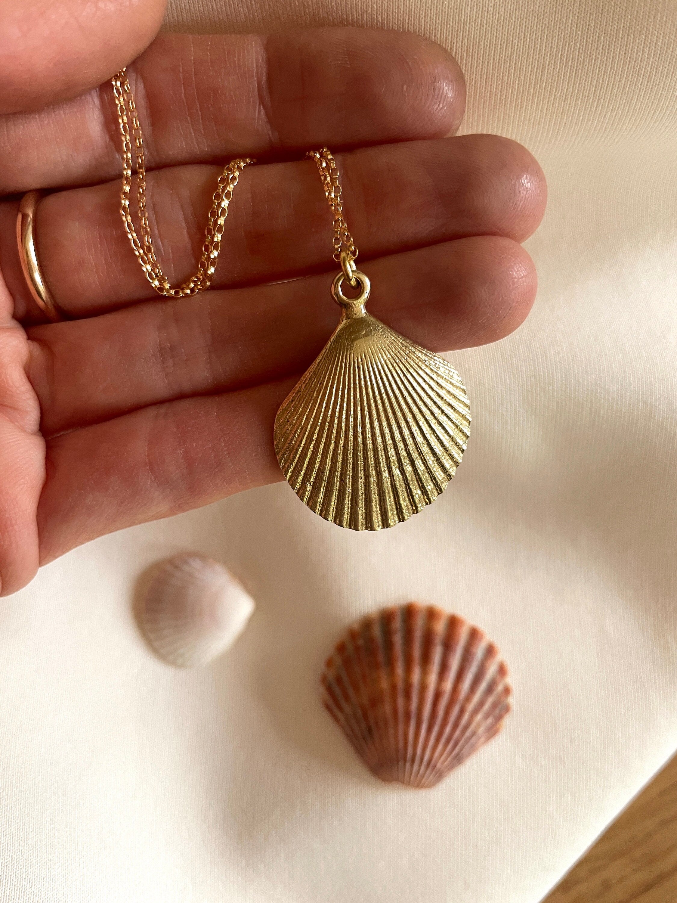 Everly SHELL PENDANT NECKLACE/ shell layering necklace/ long statement necklace/ boho nexklace/ seashell necklace/ ocean necklace