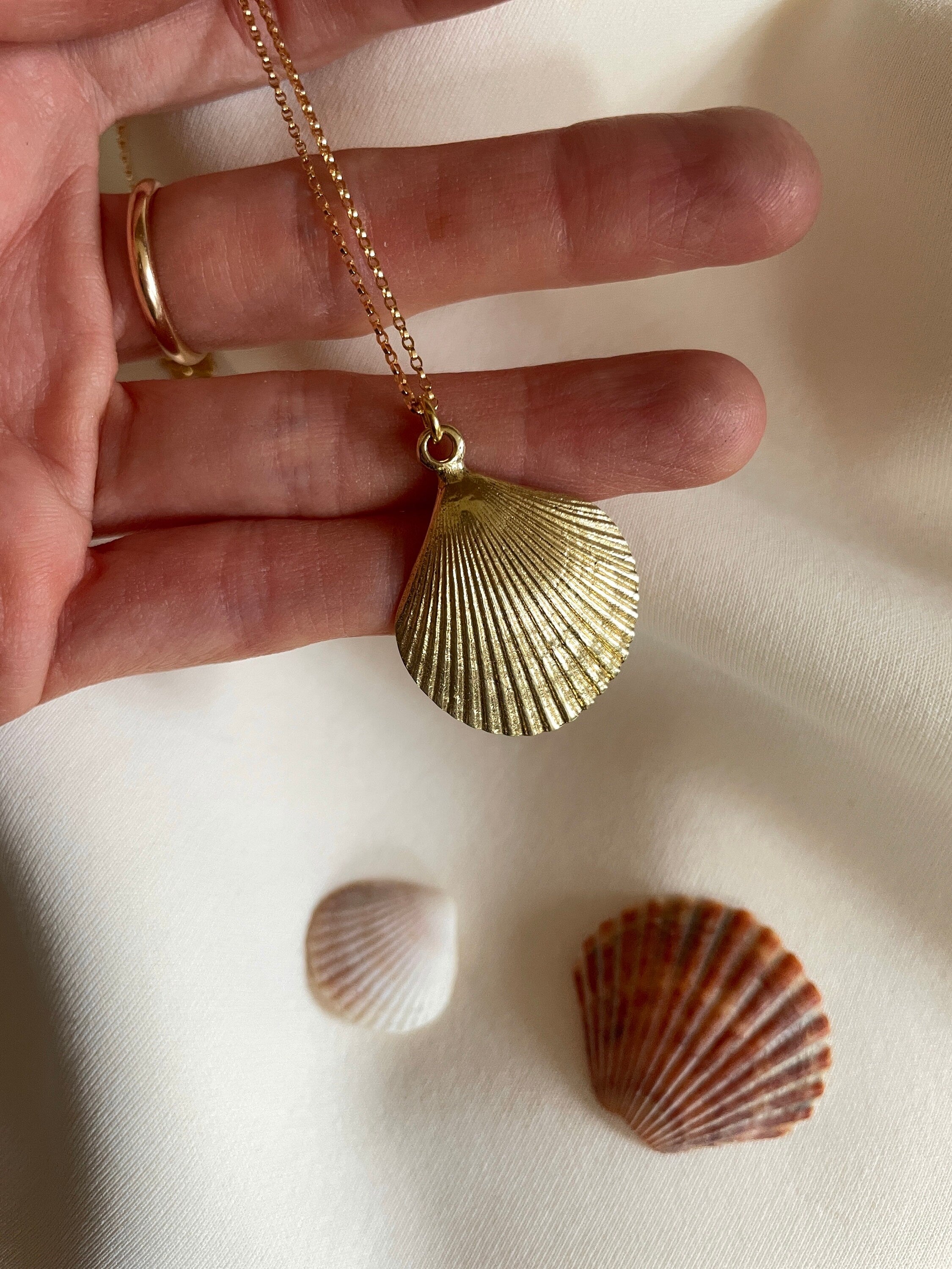 Everly SHELL PENDANT NECKLACE/ shell layering necklace/ long statement necklace/ boho nexklace/ seashell necklace/ ocean necklace