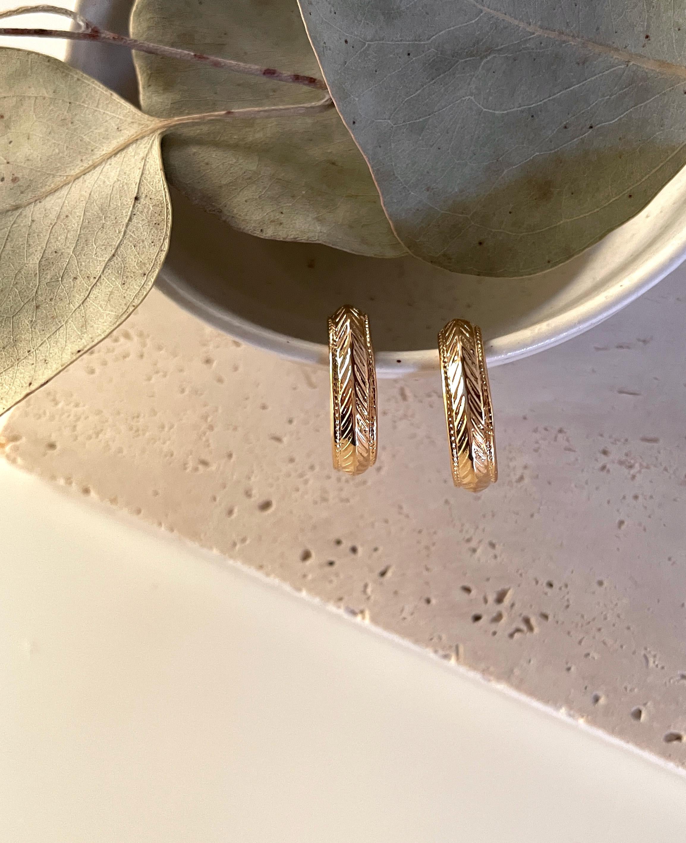 Textured CHUNKY HOOP EARRINGS / thick hoops/ patterned hoop earrings/ gold hoops/ huggie hoop earrings/ leaf texture hoops/ modern hoops