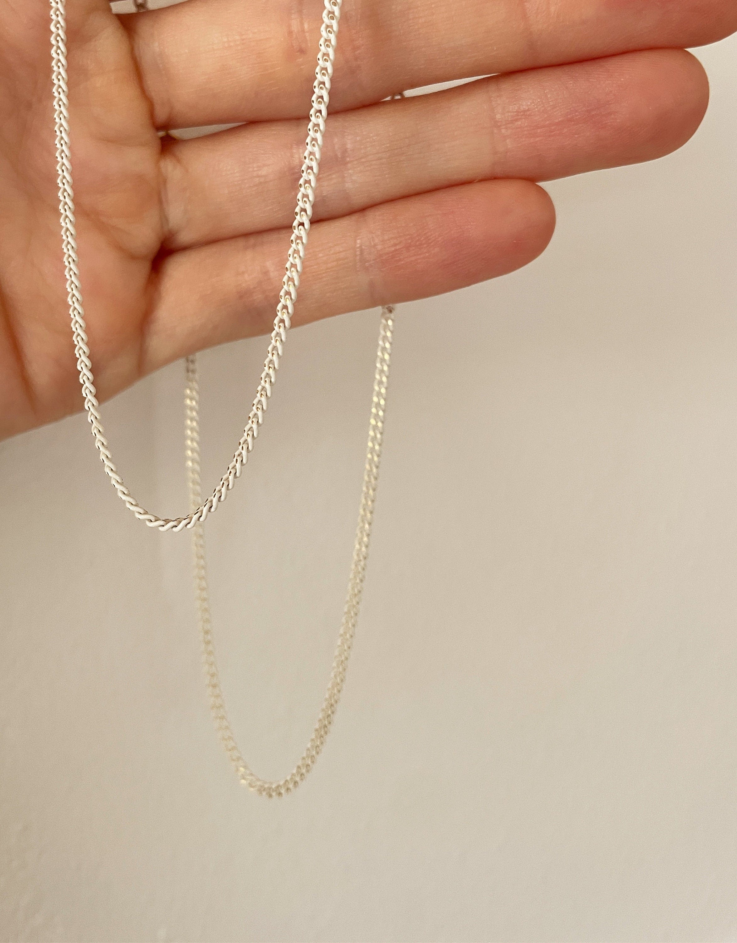 LIV WHITE and Gold Curb CHAIN Gold Necklace Choker Layering Necklace White necklace Powder coated chain Nordymade Mixed chain Special chain